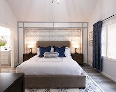 Casa/apartamento entero Cozy Cottage In New Haven W/ 65” Smart Tv + King & Queen Size Beds (New Haven, EE. UU.)