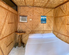 Bed & Breakfast Bamboo House Beach Lodge & Restaurant (Puerto Galera, Philippines)