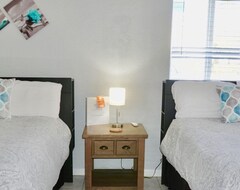 Beach Hotel Room/kitchen/patio/self Check In-out/high Cleanliness Standards (Oakland Park, USA)