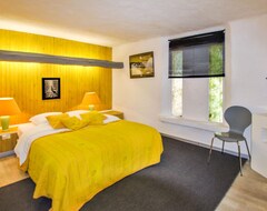 Toàn bộ căn nhà/căn hộ 4 Bedroom Accommodation In Entrechaux (Entrechaux, Pháp)