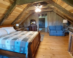 Entire House / Apartment Peaceful Historic Log Cabin Getaway! Modern Amenities On 40 Private Acres (Seaman, USA)