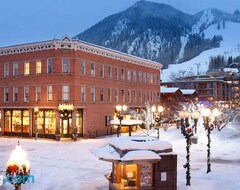 Otel Independence Square 210, Beautiful Studio with Kitchenette, Great Location in Downtown Aspen (Aspen, ABD)