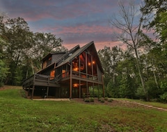 Entire House / Apartment Relaxing Cabin Right On Fightingtown Creek! (McCaysville, USA)