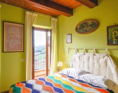 Toàn bộ căn nhà/căn hộ 4 Bedroom Accommodation In Falerone (Falerone, Ý)
