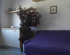 Koko talo/asunto Apartment In A Small Building Of 2 Floors. (Marzabotto, Italia)