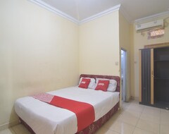 Hotel OYO 92964 Kost 99 (Manado, Indonezija)