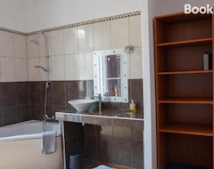 Hele huset/lejligheden Private Room & Private Bathroom - Historic Center (Béziers, Frankrig)