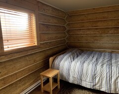 Casa/apartamento entero Cozy Log Cabin Retreat With Modern Amenities (Logan Lake, Canadá)