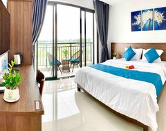 Hotel Deluxe King Roombreakfastbig Patiobeachnetflix (Hoi An, Vietnam)