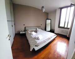 Toàn bộ căn nhà/căn hộ Beautiful Apartment On The Hills Of Parma Just A Few Kilometers From The City (Traversetolo, Ý)