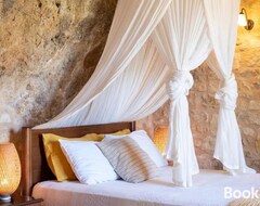 Toàn bộ căn nhà/căn hộ Luxurious Stone Cave With Pool And Sea View (Chania, Hy Lạp)