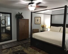 Hotel Square Inn (Wimberley, USA)