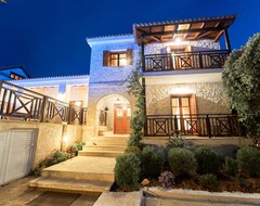 Toàn bộ căn nhà/căn hộ Lilas Luxury Villa, Is A Stone Manor With Its Own Private Pool . (Akrotiri, Hy Lạp)