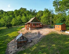 Koko talo/asunto Cozy Creekside Cabin - Sleeps 6 (Pea Ridge, Amerikan Yhdysvallat)