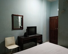 Oyo 93046 Hotel Fortuna Parepare (Makasar, Indonezija)