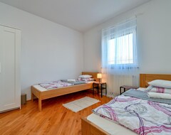 Hotel 3 Bedroom Accommodation In Medulin (Medulin, Croacia)