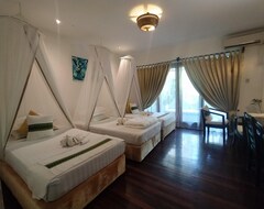 Emerald Sea Resort (Ngwe Saung Beach, Burma)