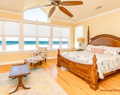 Cijela kuća/apartman Ocean Front! - 4 Br / 3 Ba - Enjoy The Views From The Master Bedroom! Beach Therapy (Holly Ridge, Sjedinjene Američke Države)