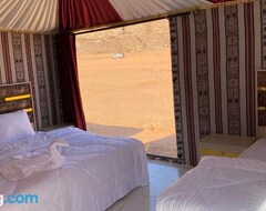 Khách sạn Mkhym Mshry Lzwydh (Wadi Rum, Jordan)