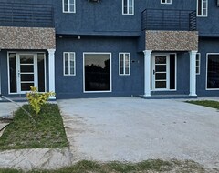 Koko talo/asunto Villas In A Gated Community (May Pen, Jamaika)