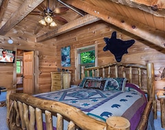 Otel Private Smoky Mtn Log Cabin With Great Mountain View! Hot Tub! Pool Table, Wifi (Sevierville, ABD)