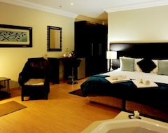 Three Oaks and an Aloe Boutique Hotel (Hartbeesport, South Africa)