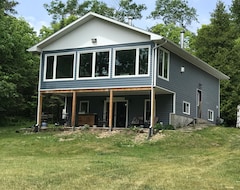 Entire House / Apartment Beautiful Cottage Located On Mudge Bay, Kagawong, Manitoulin Island Ontario. (Gore Bay, Canada)