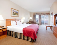 Resort Holiday Inn Hotel & Suites Osoyoos, an IHG Hotel (Osoyoos, Canada)
