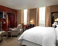 Khách sạn Sheraton Suites Calgary Eau Claire (Calgary, Canada)
