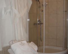 Hotel Kyknos De Luxe Suites & Rooms (Kastoria, Greece)