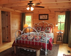 Entire House / Apartment Lakefront Log Cabin With Private Dock On Lake Rhodhiss With Kayaks & Paddleboard (Valdese, USA)
