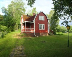Hele huset/lejligheden Cottage By The Lake With Private Dock, Boat, Sauna And Large Garden With Barbecue Area (Köping, Sverige)