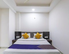 Khách sạn SPOT ON 66855 Hotel Nevaj (Ahmedabad, Ấn Độ)