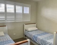 Khách sạn Unit 6 Sandy Cove, 49 Lower Gay Tce, Kings Beach Caloundra (Caloundra, Úc)