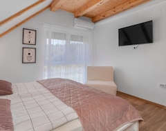 Casa/apartamento entero 3 Bedroom Accommodation In Plaski (Plaški, Croacia)