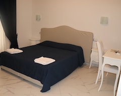 Hotel Colosseo Rooms (Rome, Italy)