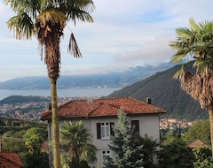 Toàn bộ căn nhà/căn hộ 5-room House With Dream View, Restored According To Ecological Criteria (Savignone, Ý)