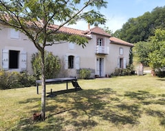 Cijela kuća/apartman Holiday Home Blousson With Mountain View, Private Pool And Wi-fi (Malabat, Francuska)