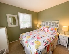 Otel 4 Bedroom House With Screened Porch, Sleeps 10 (West Cape May, ABD)