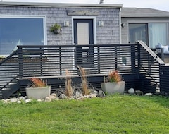 Toàn bộ căn nhà/căn hộ Contemporary Beachfront Home (Seaforth, Canada)