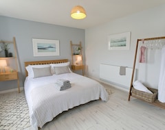 Cijela kuća/apartman Ty Glan Y Mor - An On The Beach That Sleeps 6 Guests In 3 Bedrooms (Twycross, Ujedinjeno Kraljevstvo)