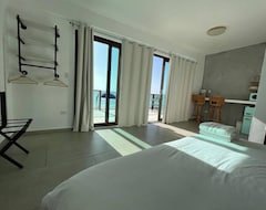 Khách sạn Corcega Beachfront Suites (Rincón, Puerto Rico)