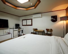 Khách sạn Buantreehotel Blackhouse (Buan, Hàn Quốc)