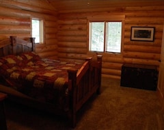 Entire House / Apartment Luxurious Wilderness New Log Home Borders Bwca, National Park (Crane Lake, USA)