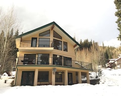 Entire House / Apartment Sleepy Hollows Chalet (Huge multi-family Chalet at Sun Peaks Resort) (Sun Peaks, Canada)