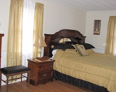 Hele huset/lejligheden Country Farm House Enjoy A Stay In This 4 Bedroom Home Located In The Country. (Windsor, USA)