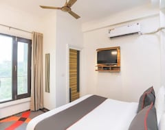 Hotel Sangvi Palace (Greater Noida, India)