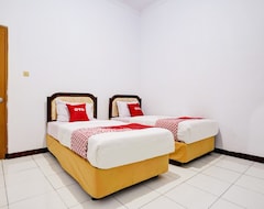 Oyo 90118 Hotel Diamond Syariah (Subang, Indonezija)