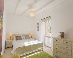 Toàn bộ căn nhà/căn hộ Biron Farmhouse - Five Bedroom Villa, Sleeps 14 (Biron, Pháp)