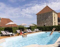 Khách sạn Hotel Les Suites - Domaine De Crecy (Crécy-la-Chapelle, Pháp)